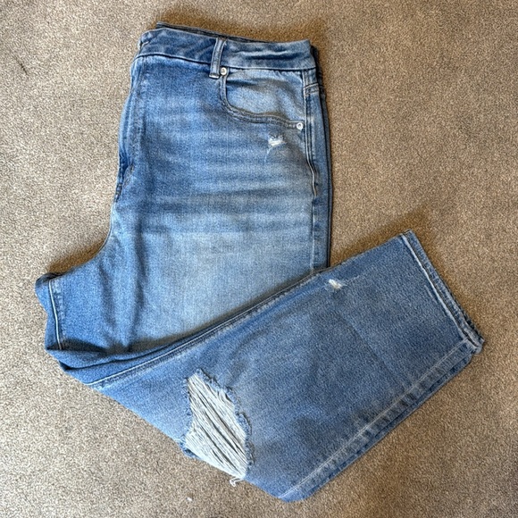 American Eagle Outfitters Denim - American Eagle Light Wash Distressed High Rise Curvy Mom Jeans Size 20